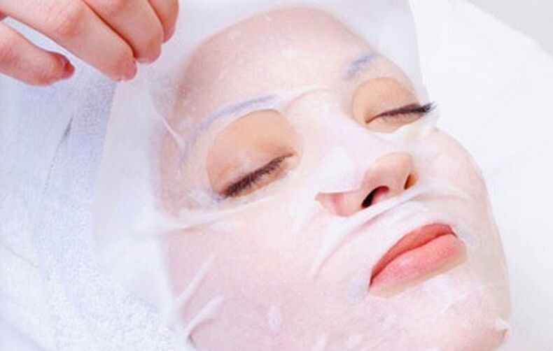 Compress to clean the skin